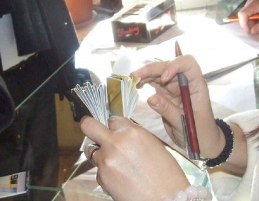 Prinşi vânzând etnobotanice lângă Universitatea Ovidius